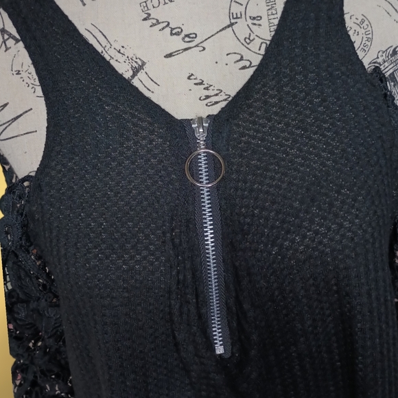 black cold shoulder tunic - size s - Picture 6 of 6